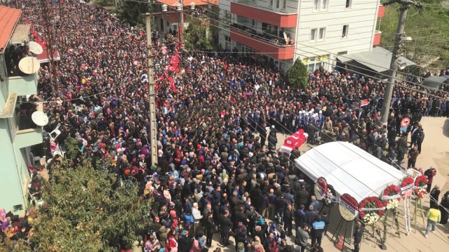 Sakarya’da toprağa verilen şehit Ahmet Baş’ı son yolculuğuna binlerce kişi uğurladı.