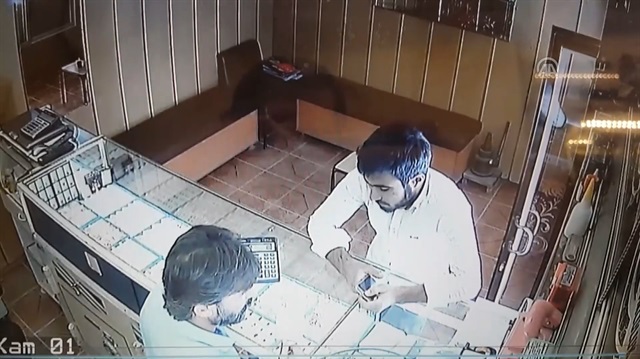 Kuyumcudan hırsızlık kamerada