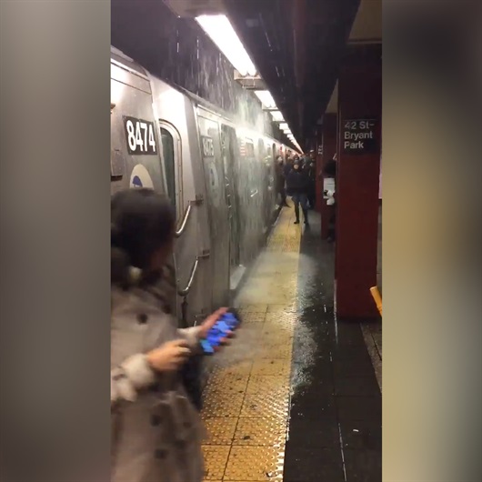 New York metrosunda sel, şelale oluşturdu