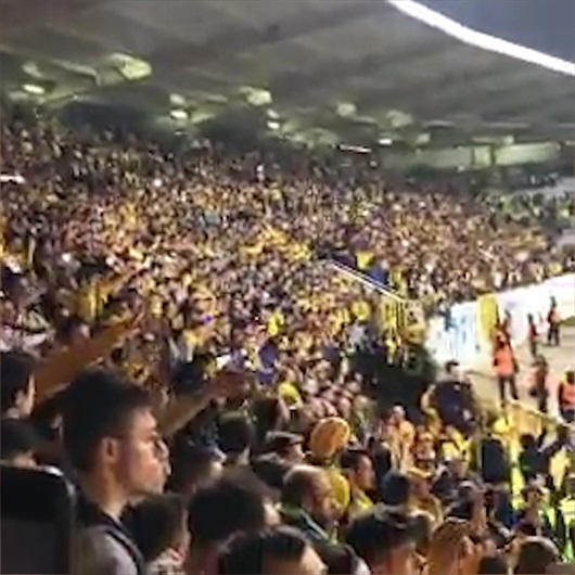 Ankaragücü tribünleri 20 bin kişiyle 'Erik dalı' oynuyor