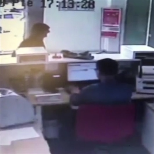 Oyuncak silahla banka soymaya kalktı
