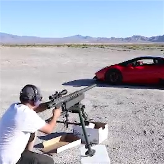 Böyle atış denemesi görülmedi: Lambarghini'nin camından...
