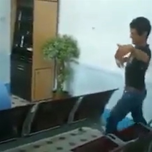 Akıl hastanesinde adama hayatının şokunu yaşatan akıl hastası