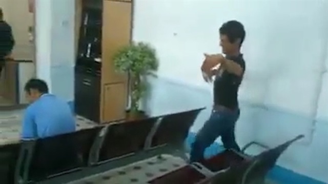 Akıl hastanesinde adama hayatının şokunu yaşatan akıl hastası