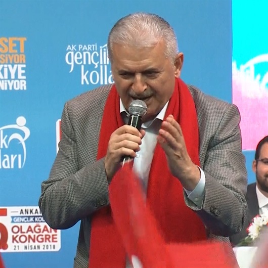 Binali Yıldırım'dan anlamlı şarkı