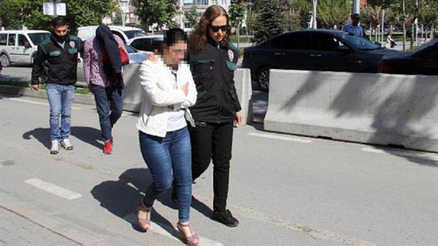 Bolu'da iflas eden kuyumcu karısıyla uyuşturucu kuryeliği yaparken yakalandı