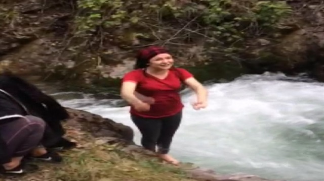 Arkadaşını kurtaran kız canından oldu! Dehşet anlar kamerada
