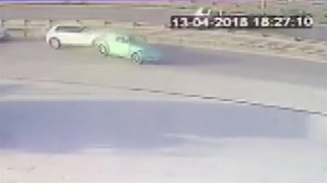 Trafik magandası makas atarken öndeki araca böyle çarptı