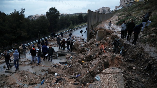 Terrorist Documented Sabotaging Camera on Gaza Border Terrorist Documented Sabotaging Camera on Gaza Border