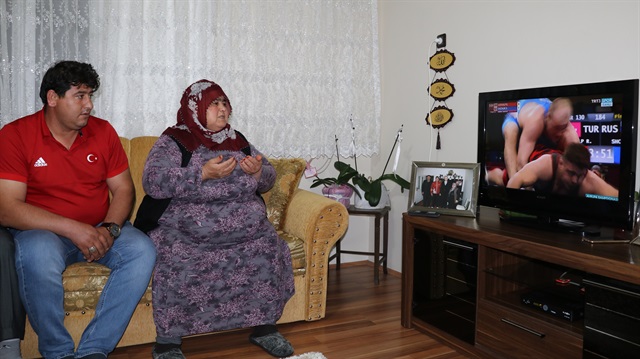 Rıza Kayaalp'in baba evinde şampiyonluk sevinci