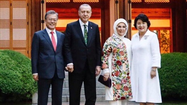 Cumhurbaşkanı Erdoğan, Asya turunun son durağında Güney Kore Devlet Başkanı Moon ile bir araya geldi.