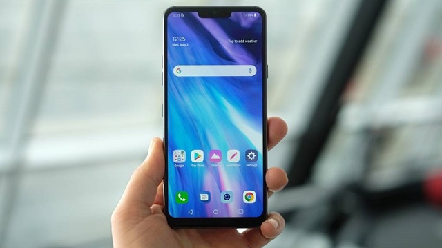 LG G7'deki çentik ikinci ekran görevi görüyor.