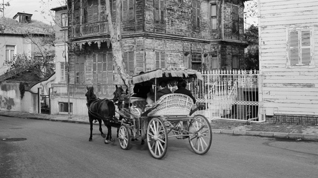Bir Şarkı Bir Hikaye: Ada sahillerinde bekliyorum