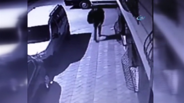 Apartmandaki ayakkabıları çöp poşetine doldurup böyle çaldı