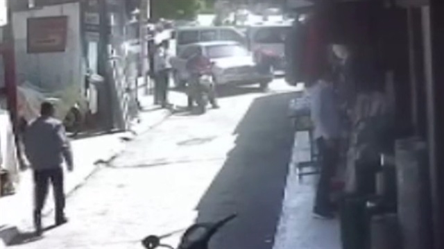Fren yerine gaza basınca yayaların arasına daldı