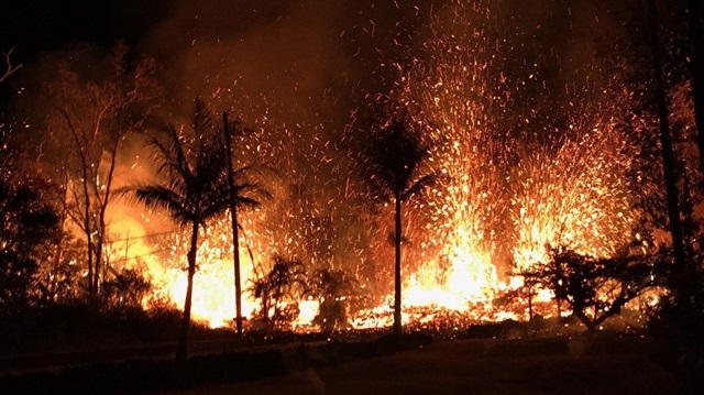 Hawaii'de lavlar evleri yutuyor