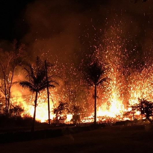 Hawaii'de lavlar evleri yutuyor