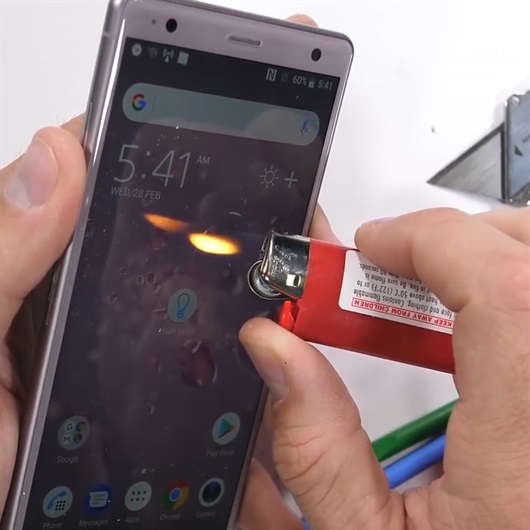 Sony Xperia XZ2 dayanıklılık testinde