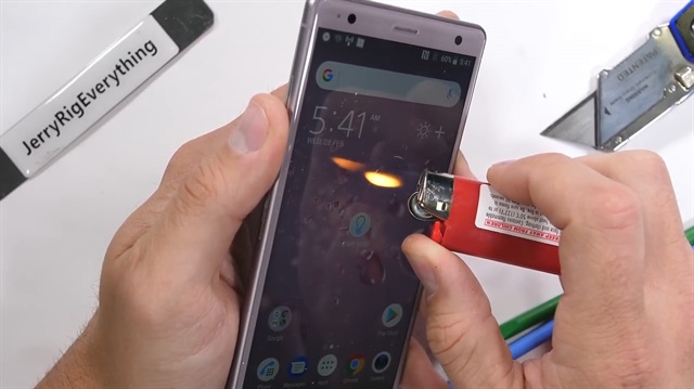 Sony Xperia XZ2 dayanıklılık testinde