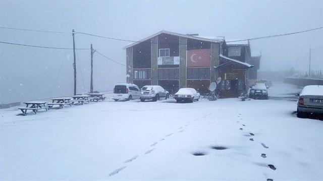Gümüşhane’ye Mayıs ayının ortasında kar yağdı.
