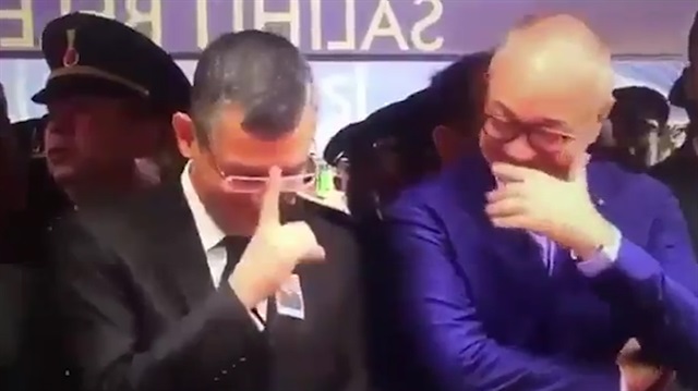 Şehit cenazesinde skandal! CHP'li Özel gülerek sohbet etti