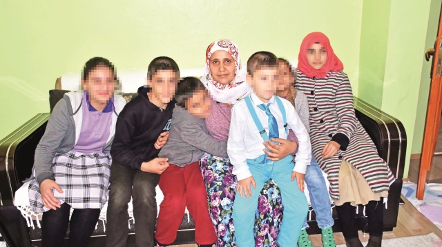 4 çocuğu da kendi evlatlarından ayırt etmiyor.