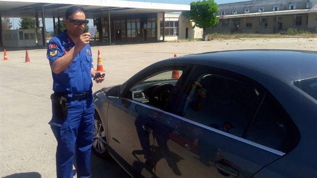 Yeni kıyafetlerini giyen jandarma şıklığıyla göz kamaştırıyor