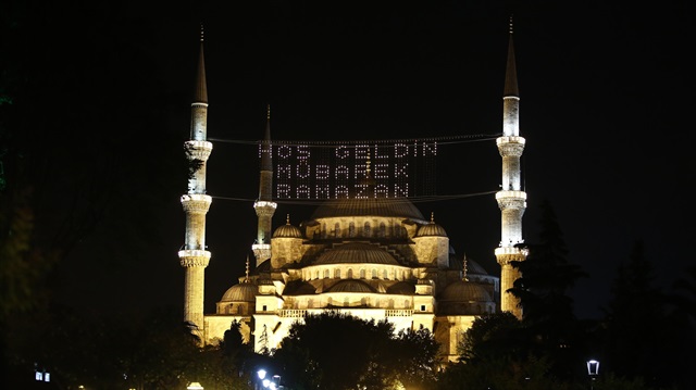 Diyanet İşleri Başkanlığı 2018 iftar ve sahur vakitlerini açıkladı.