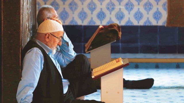 İstanbul Müftüsü Prof. Dr. Hasan Kamil Yılmaz, Ramazan'ın önemine ve Müslümanlar için ne anlama geldiğine dair açıklamalarda bulundu.