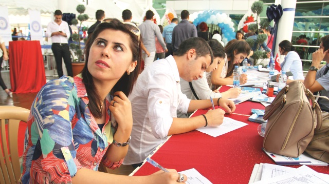 İşsiz sayısı 546 bin kişi azalarak 3 milyon 354 bin kişiye geriledi.