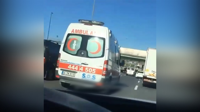 Ambulansa makas atmaya çalışan maganda böyle görüntülendi!
