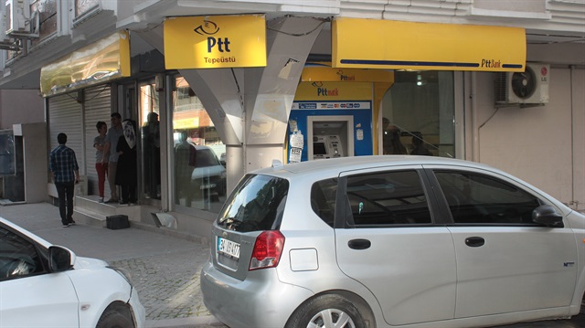 Polis, olay yerinde incelemelerde bulundu.