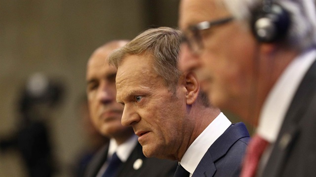 Avrupa Birliği Konseyi Başkanı Donald Tusk (ortada)