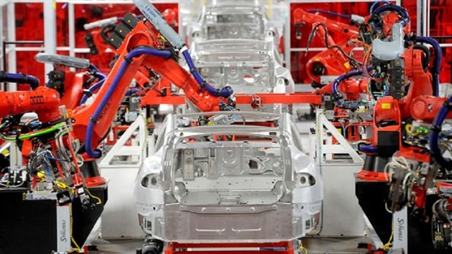Şirket bu çeyrekte Model 3 üretimine toplam 10 gün boyunca ara verecek ve gereğinden fazla robot kullanımı nedeniyle zora giren süreci düzeltecek.