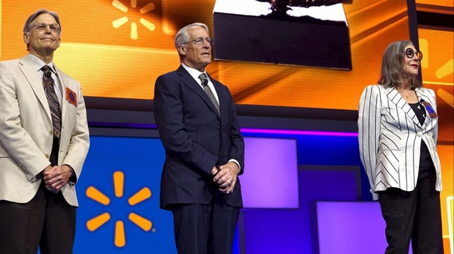 Dünyanın en zengin ailesi Walmart marketlerinin kurucusu olan Walton ailesi oldu.