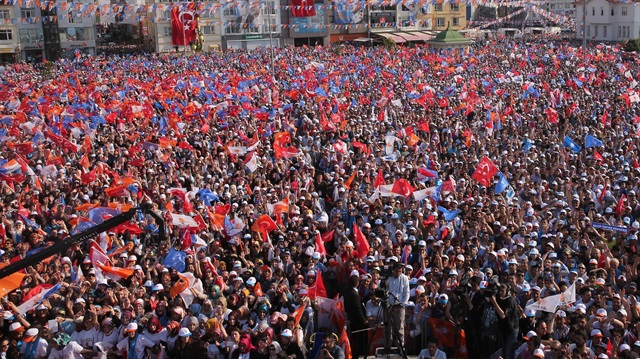 Seçime girecek partilere 821 milyon lira Hazine yardımı aktarılacak.