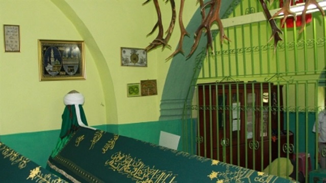 Geyikli Baba'nın diktiği ağaç ulu bir çınar oldu.