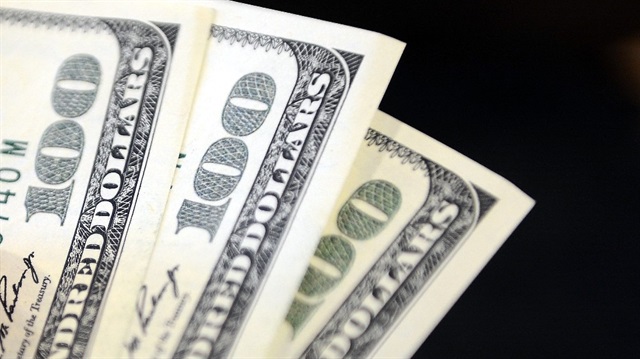 Doların başlıca altı para birimi karşısındaki seyrini izleyen dolar endeksi 93.467 ile bu hafta başında gördüğü beş ayın zirvesi olan 93.632'ye yakın seyrediyor.