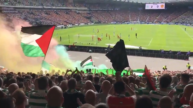 Celtic taraftarı Gazze katliamını tribünde protesto etti