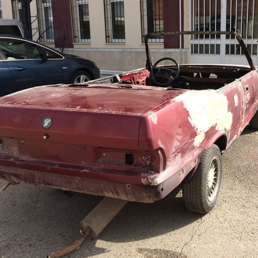 Hurda aracı spor otomobile dönüştürdüler
