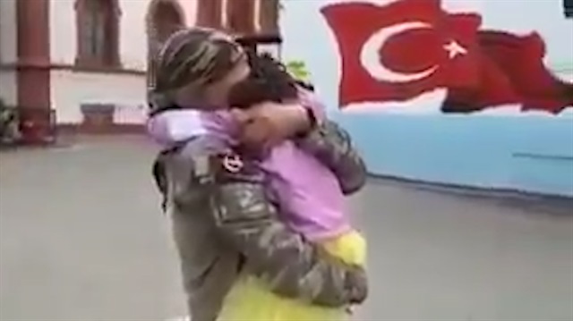 Afrin'den dönen Mehmetçik'in kızıyla buluşma anı duygulandırdı