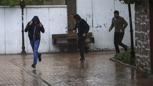 Kuvvetli yağış uyarısı yapıldı.
