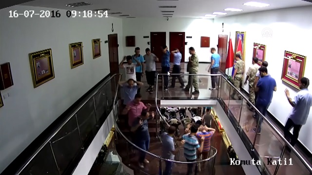 Jandarma Genel Komutanlığının darbecilerden temizlenmesi kameralarda