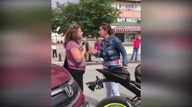 Kaza yapan kadınların ilginç kavgası