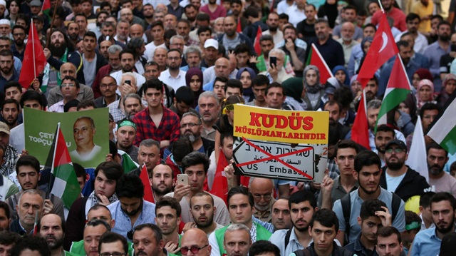 Onbinler Mavi Marmara ve Kudüs için yürüdü