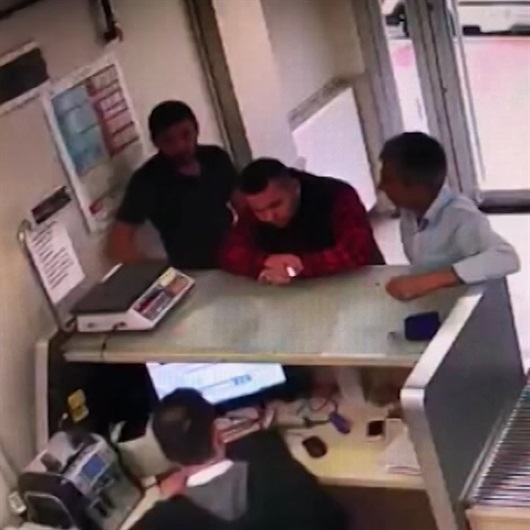 PTT çalışanına tekme tokat dayak kamerada