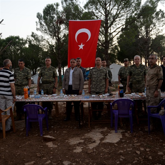 Korgeneral İsmail Metin Temel'den Afrin kahramanlarıyla Burseya'da iftar