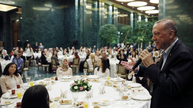Gençler istedi, Erdoğan'ın talimatı verdiği an salonu kahkahaya boğdu