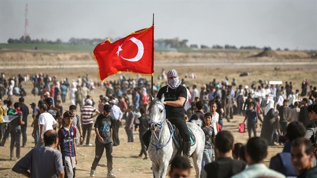 İşgalci İsrail'e Türk Bayrağı'yla karşı koydu
