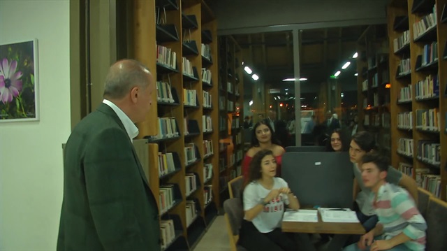 Kütüphane'de gençlerle Erdoğan'ın dikkat çeken diyaloğu